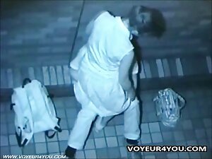 स्टेपड अपने बेटे के  ...