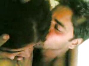 अपनी पीठ के पीछे अपन ...